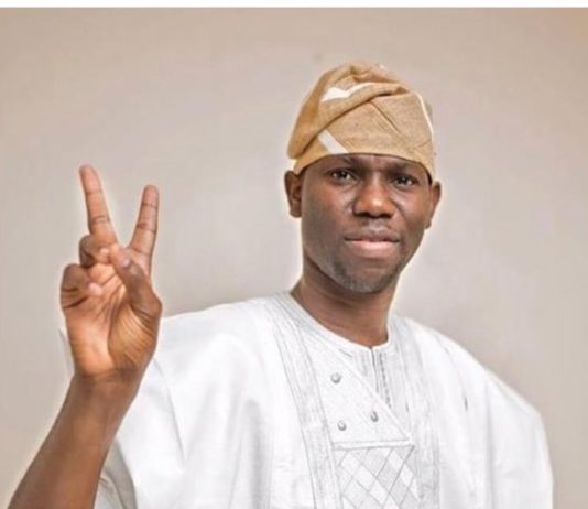 Honourable Dapo Lam Adesina distributes Xmas and New Year gifts to followers