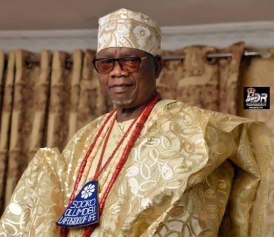 Governor Oyetola greets elder stateman, Adewoyin at 80