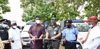Makinde inaugurates Mobile Police Unit, presents Hilux trucks for operations