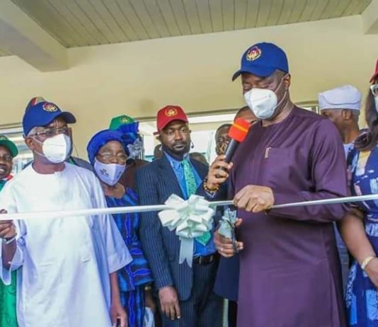 Makinde commissions health centre in Ibadan