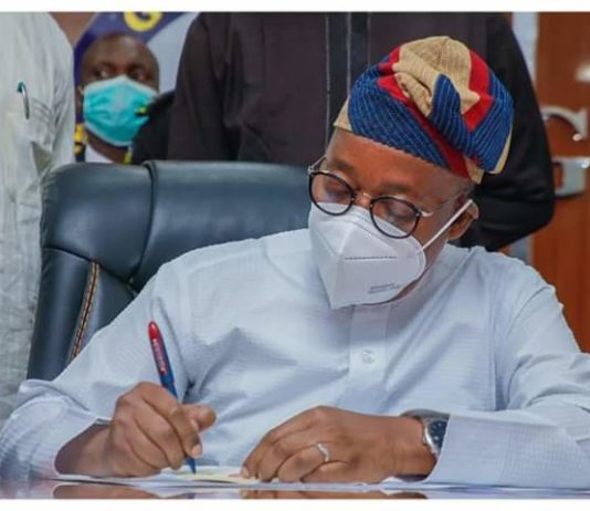 Oyetola signs revised Osun 2020 budget into law