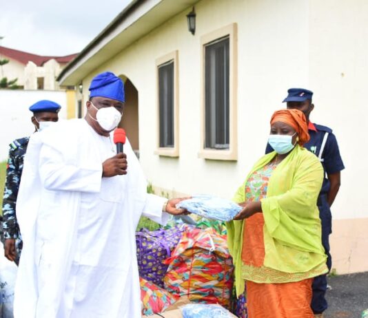 Kwara distributes face masks ahead school resumption