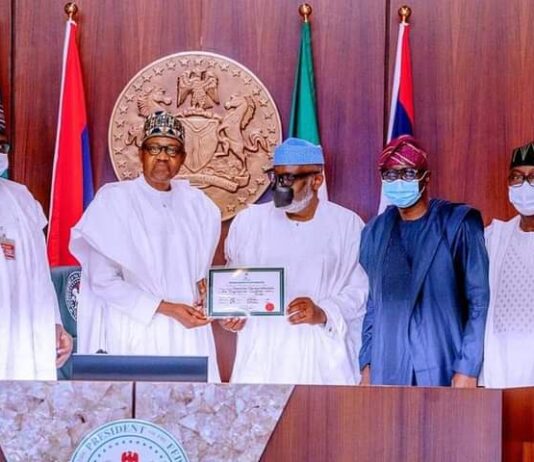 Gov. Akeredolu presents certificate of return to President Buhari
