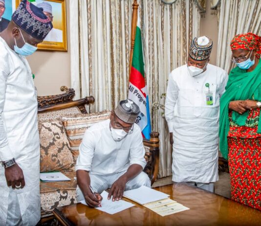AbdulRazaq signs Kwara Investment Promotion Agency Bill