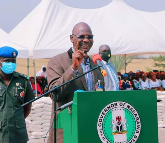 Nasarawa distributes 4000 bags of wheatflour, 500 gas cylinders as palliatives to women