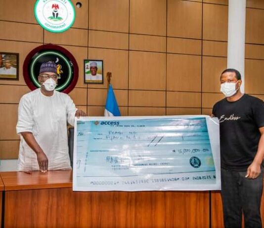 Kwara issues cheques to 48 businesses looted in #EndSARS protest