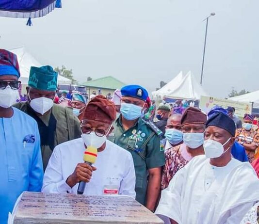 Oyetola flags off juice production company in Osogbo