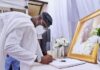 Sanwo-Olu receives notes Late Jakande left for him, as Governor visits widow