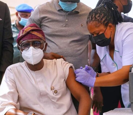 COVID-19: Sanwo-Olu, health workers receive first jab as Lagos kicks off vaccine rollout