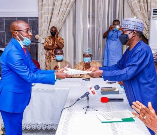 Governor Lalong swears in Management Committee Chairman for Jos South Local Government