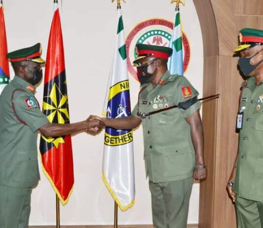 Chief of Defence Staff hosts new Chief of Army Staff