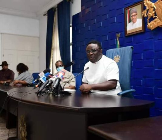 Defection: Cross River monarchs blast former governors, declare support for Ayade