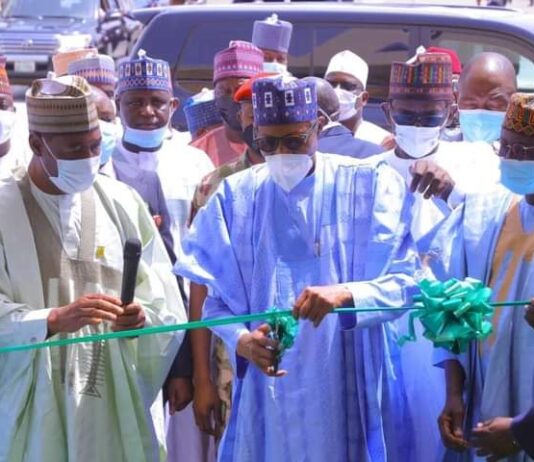 ‘I am highly impressed’, Buhari says after unveiling 7 of Zulum’s 556 projects