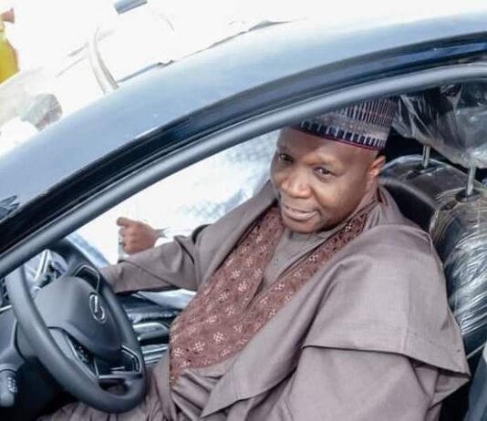 Gombe Governor Presents 11 Utility Vehicles to LG Chairmen