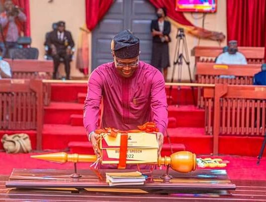 Makinde presents N294.5bn 2022 Budget to Oyo Assembly