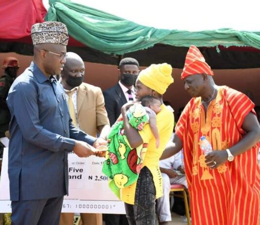 Makinde Donates N32.5m To 13 Families of Slain Amotekun Corps Members