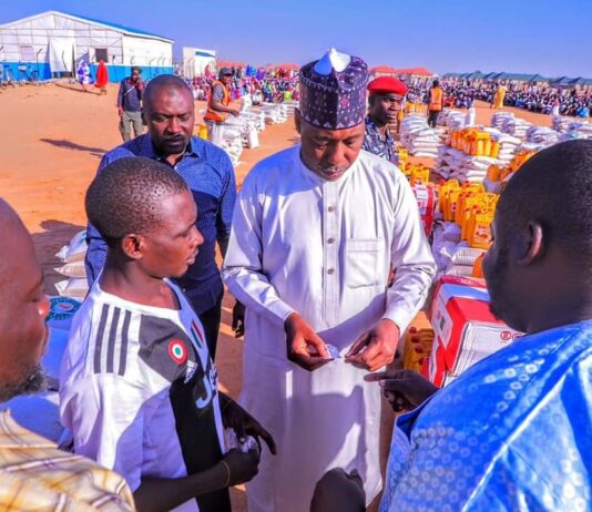 Departing IDPs Get N.5 Billion as Zulum Storms Bakassi Camp Unannounced