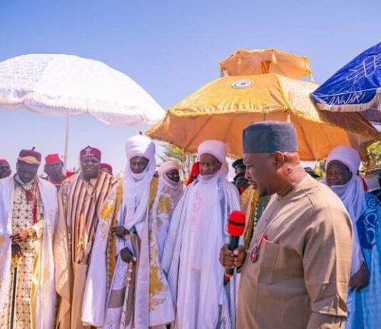 Gov Fintiri presents cars to Royal Fathers