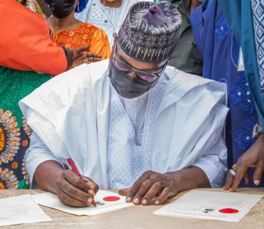 AbdulRazaq inks executive order to ease Kwara’s business climate