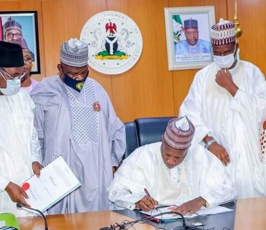 Gombe Governor Signs N154.9bn 2022 Budget Into Law