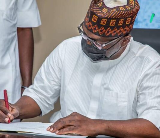 Kwara Gov signs 2022 budget as CAPEX hits 56 percent