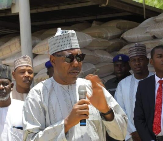 Ramadan: Zulum gifts food-bags, cloth, N5.7m to 285 Govt House cleaners