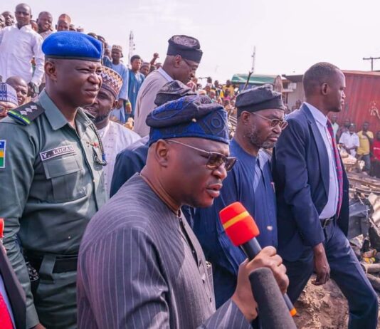 Gov. Fintiri visits Numan fire outbreaks victims