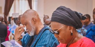 Owo Attack: Gov Akeredolu weeps at funeral for slain victims