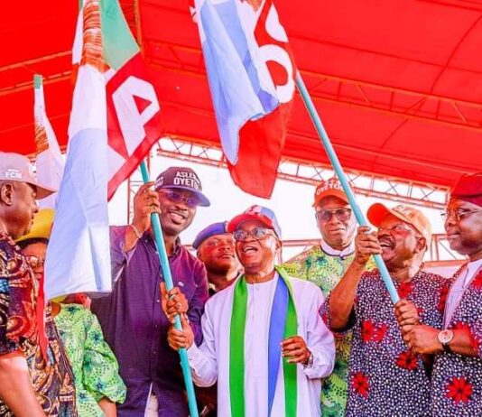 Guber poll: Massive defection hits Osun PDP, as chieftains, 10,000 others decamp to APC