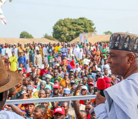 2023: Kwara PDP Welcomes Gov Abdulrazaq’s SSA, APC Excos and YPP Assembly Candidate in Baruten