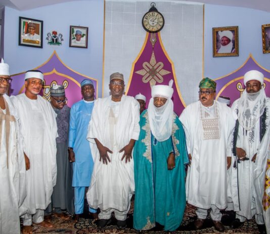 Kwara Gov leads victorious APC candidates on a thank-you-visit to Emir of Ilorin, first class monarchs