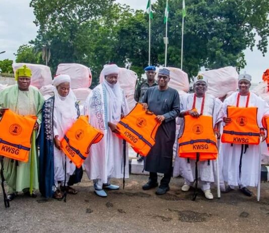 Kwara Gov hands 1,000 life jackets to Patigi, restates commitment to safe water travel