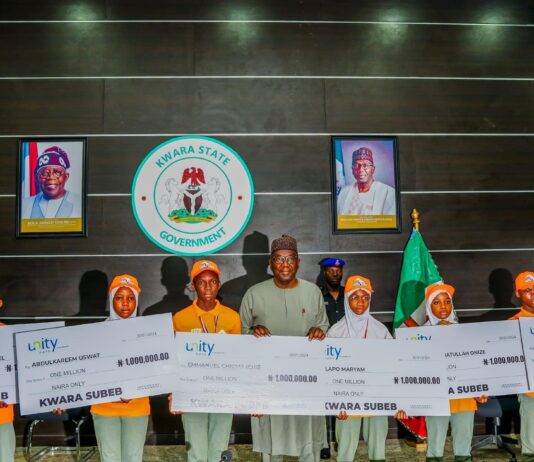 Kwara Gov fulfills promise, presents N6m cheques to school debate champions