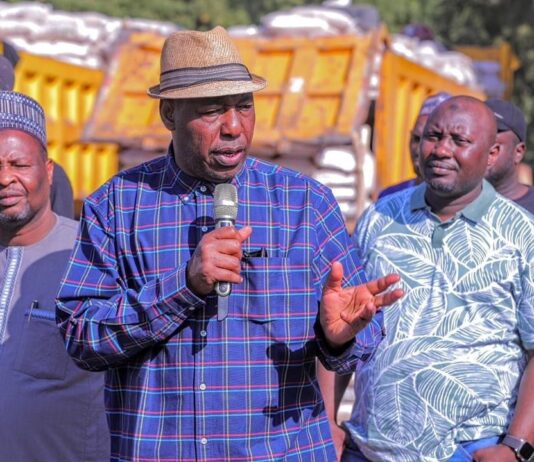 Zulum distributes N225m, food to 70,000 families in Bama