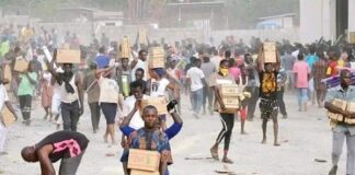 Abuja Residents Break Into Government Warehouse, Loot Food Items Amid Economic Crisis, Police Confirms Incident