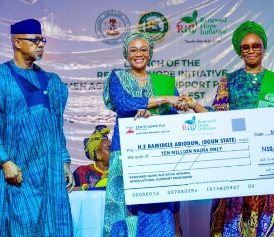 Renewed Hope Agenda: First Lady, Remi Tinubu, Empowers 120 Women Farmers in South West with N60 Million
