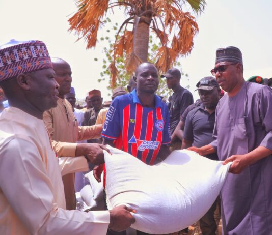 Zulum delivers grains donated by FG to 10,000 residents in Pulka