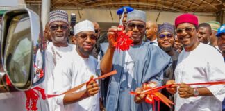 Gov AbdulRazaq hails FG’s energy transition as Kwara gets CNG buses, three-wheelers for mass transit