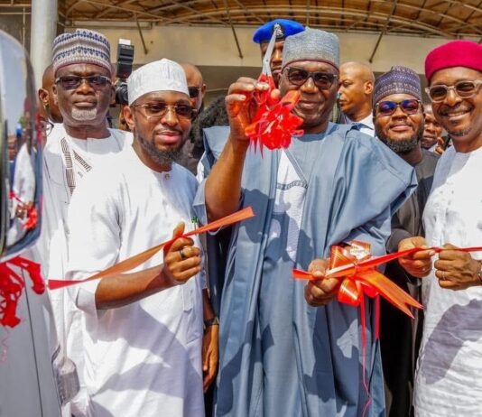 Gov AbdulRazaq hails FG’s energy transition as Kwara gets CNG buses, three-wheelers for mass transit