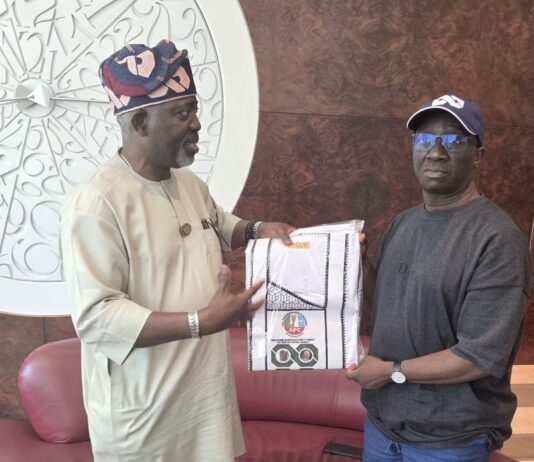 APC UK Chairman Tunde Doherty Presents Official Campaign Regalia to Edo Governor